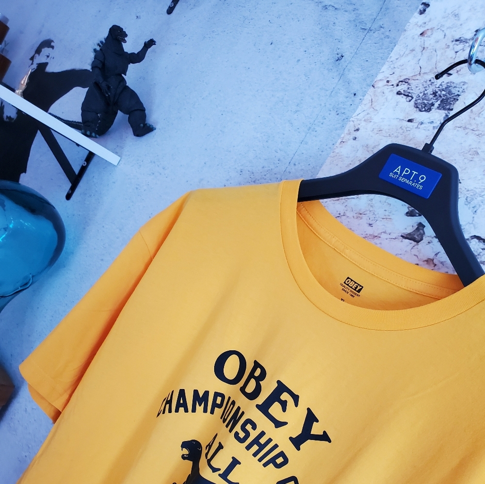 Obey T shirt yellow  Size: XL